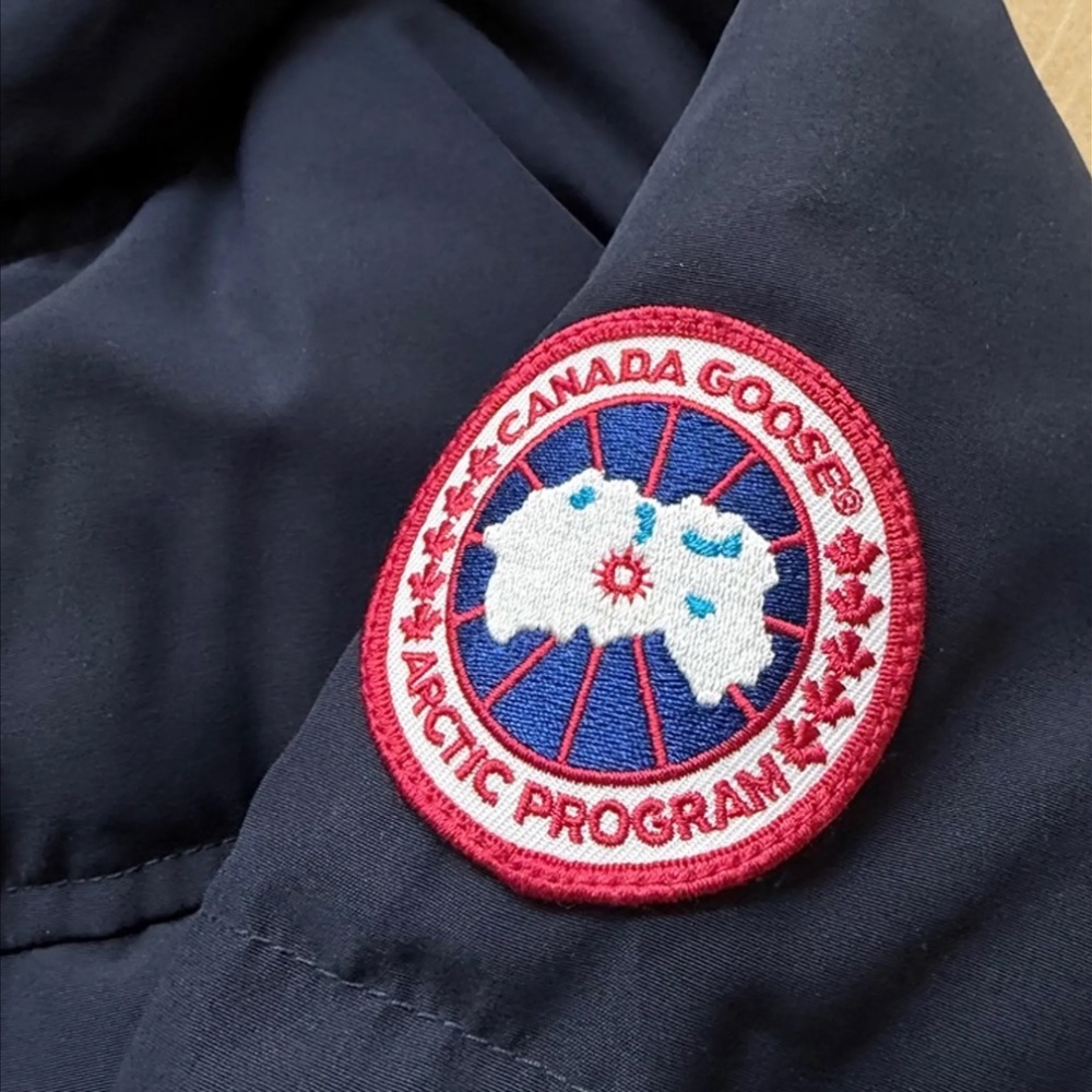 Men’s Canada Goose Macmillan Parka (Navy, XS) - Picture 3 of 7